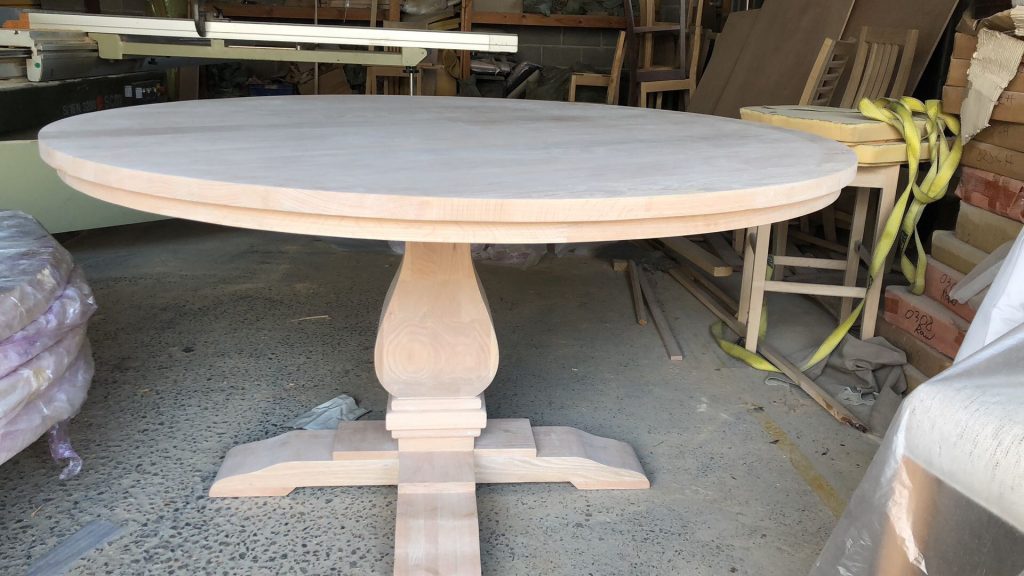 round dining table, pedestal leg