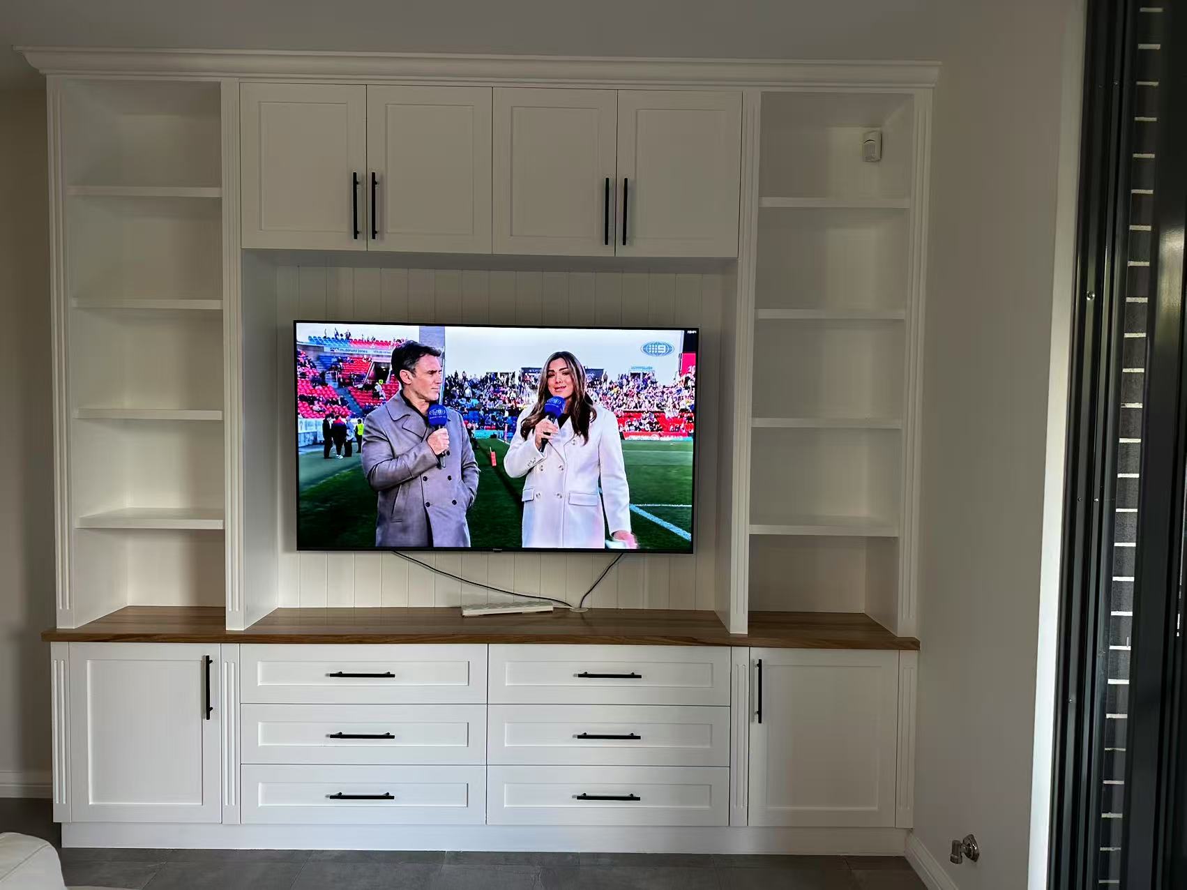 Oakridge 6.0 Hampton Style Entertainment Wall Unit