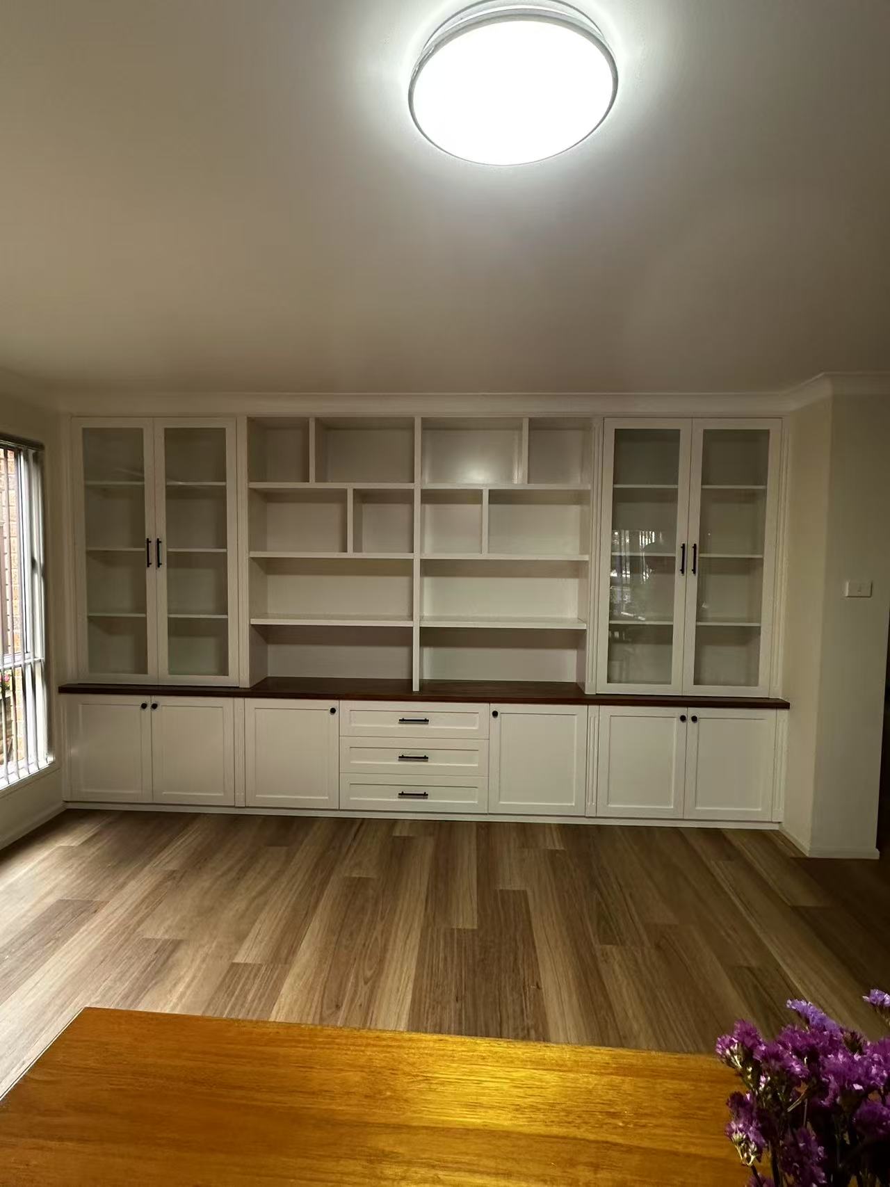 Dancewood 2.0 Hampton Style Display Unit